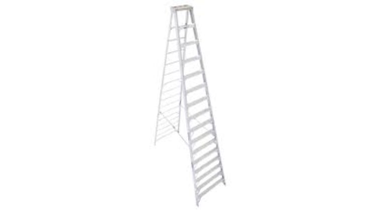 Ladder Aluminum - Step Ladder Aluminum 16' | Rental