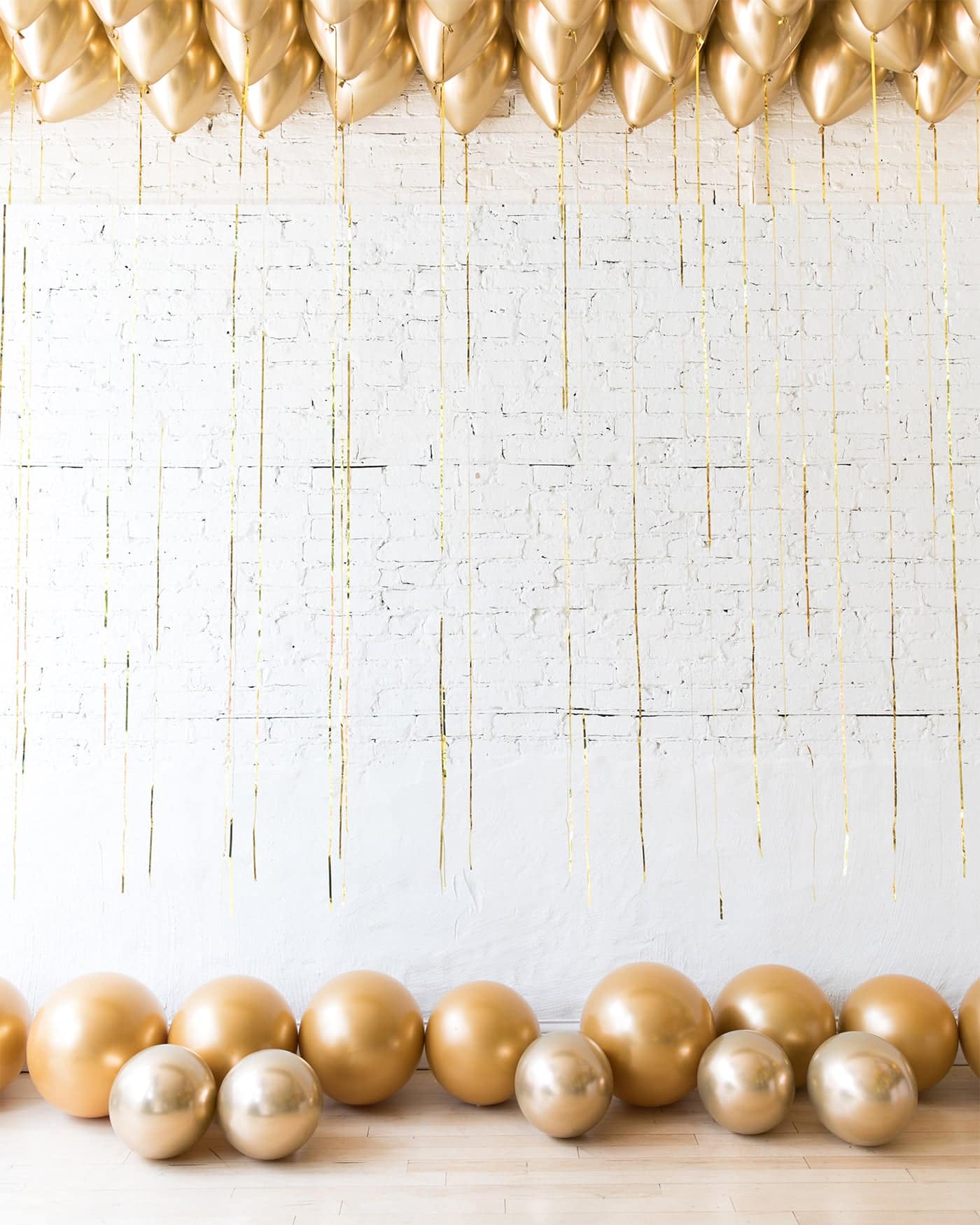 Golden – Ceiling & Floor Balloon Set | Purchase